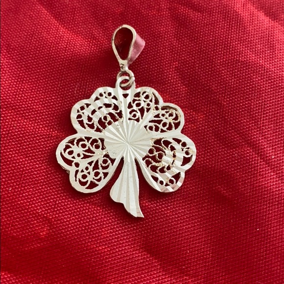 Sterling Silver  stamped 925 Flower shape pendant - Picture 6 of 6